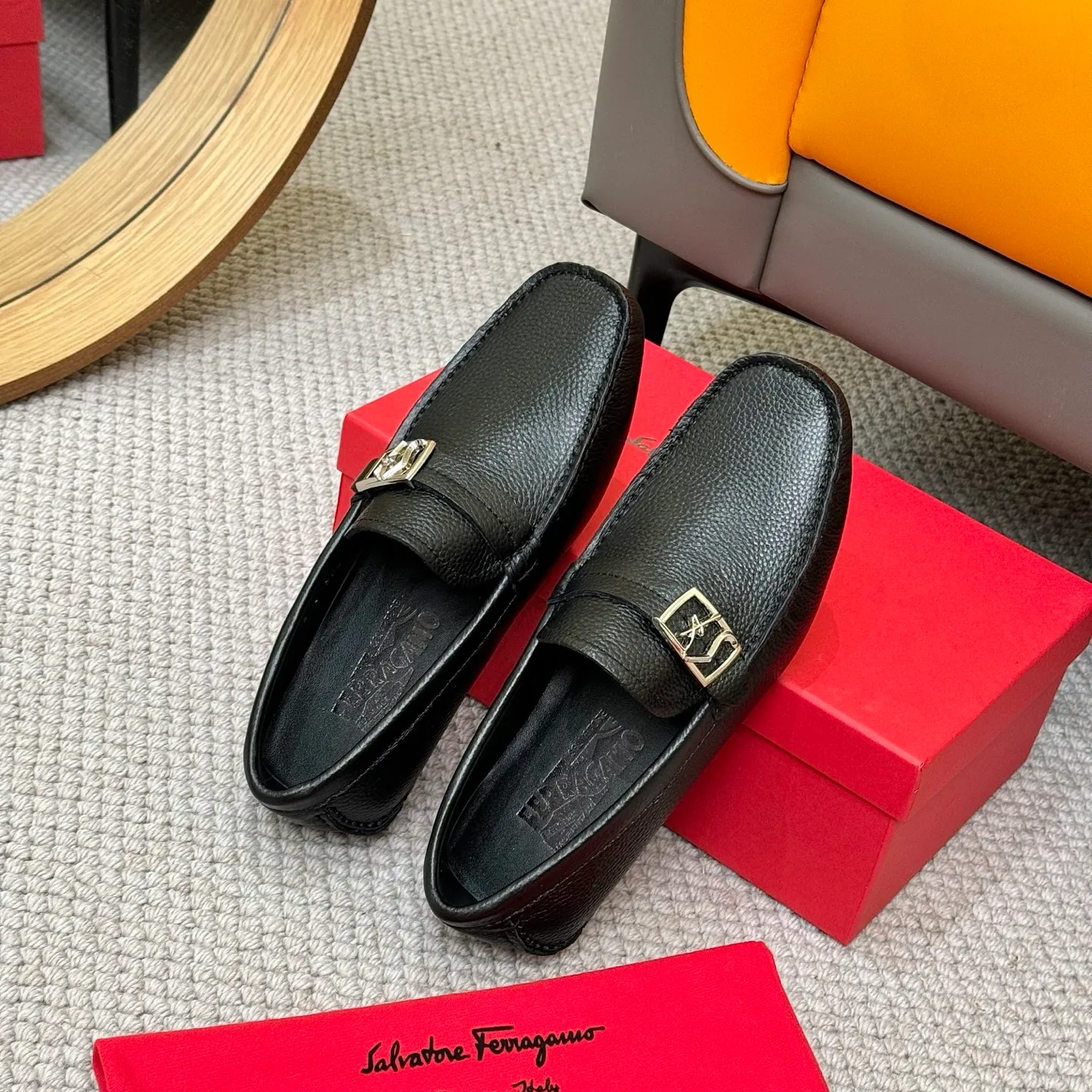 Men's men's shoes 💰420 (Yangli) Ferragamo 〰Ferragamo 2⃣️0⃣️2⃣️5️⃣ New series 👊🏻 Upper 🇮🇹 Italian imported calfskin, original outsole molding. Water-dyed sheepskin lining. The identity of every successful man is set off, and the upper and lower shoes are elegant and stable🚶🏻🚶🏻The high-end custom counter original replica is an eternal classic🔍️Number of codes: 38-46 with counter packaging